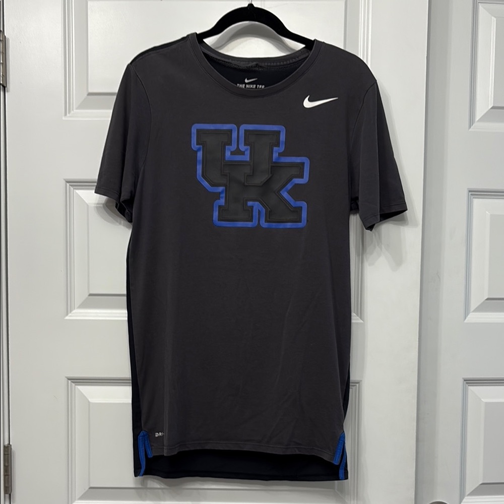 Nike Men's Black and Gray Tee with Blue UK Graphic